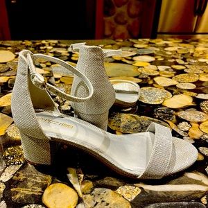 Worn once dress shoe 2” heel